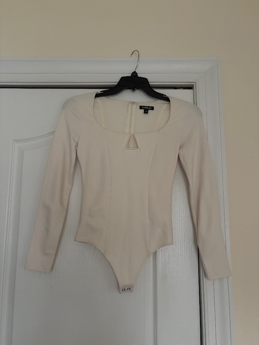 Express Cream Square Neck Cutout Long Sleeve Bodysuit XS